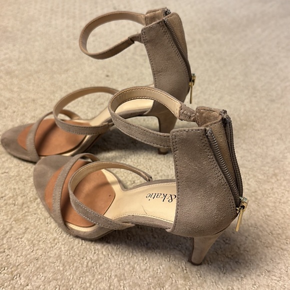 Sandals - Picture 2 of 3